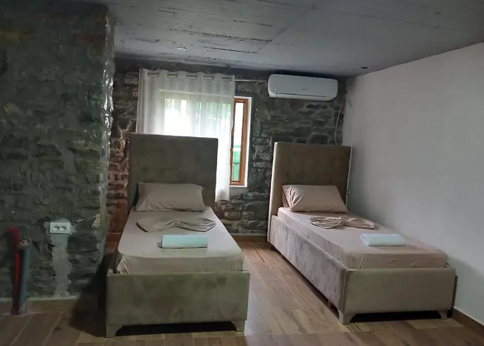 Πανσιόν Natura Komani