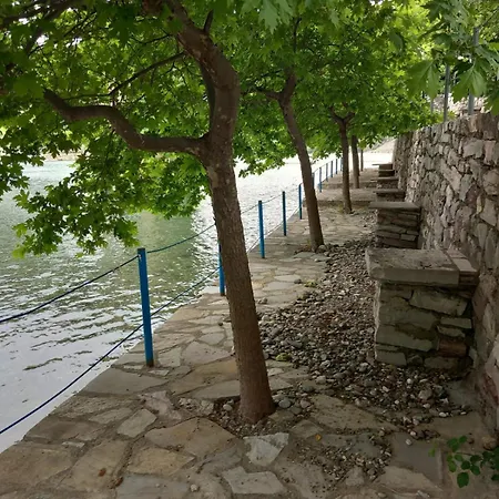 Gasthuis Natura Komani 3*